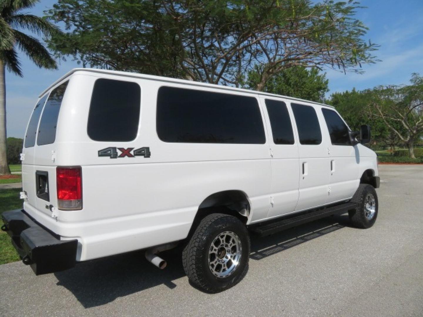 2014 White /GRAY Ford E-Series Wagon XLT (1FBSS3BL6ED) , AUTOMATIC transmission, located at 4301 Oak Circle #19, Boca Raton, FL, 33431, (954) 561-2499, 26.388861, -80.084038 - Photo#41